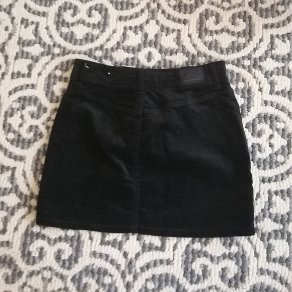 American Eagle Sz 0 Jet Black Velvet Miniskirt - Picture 4 of 4